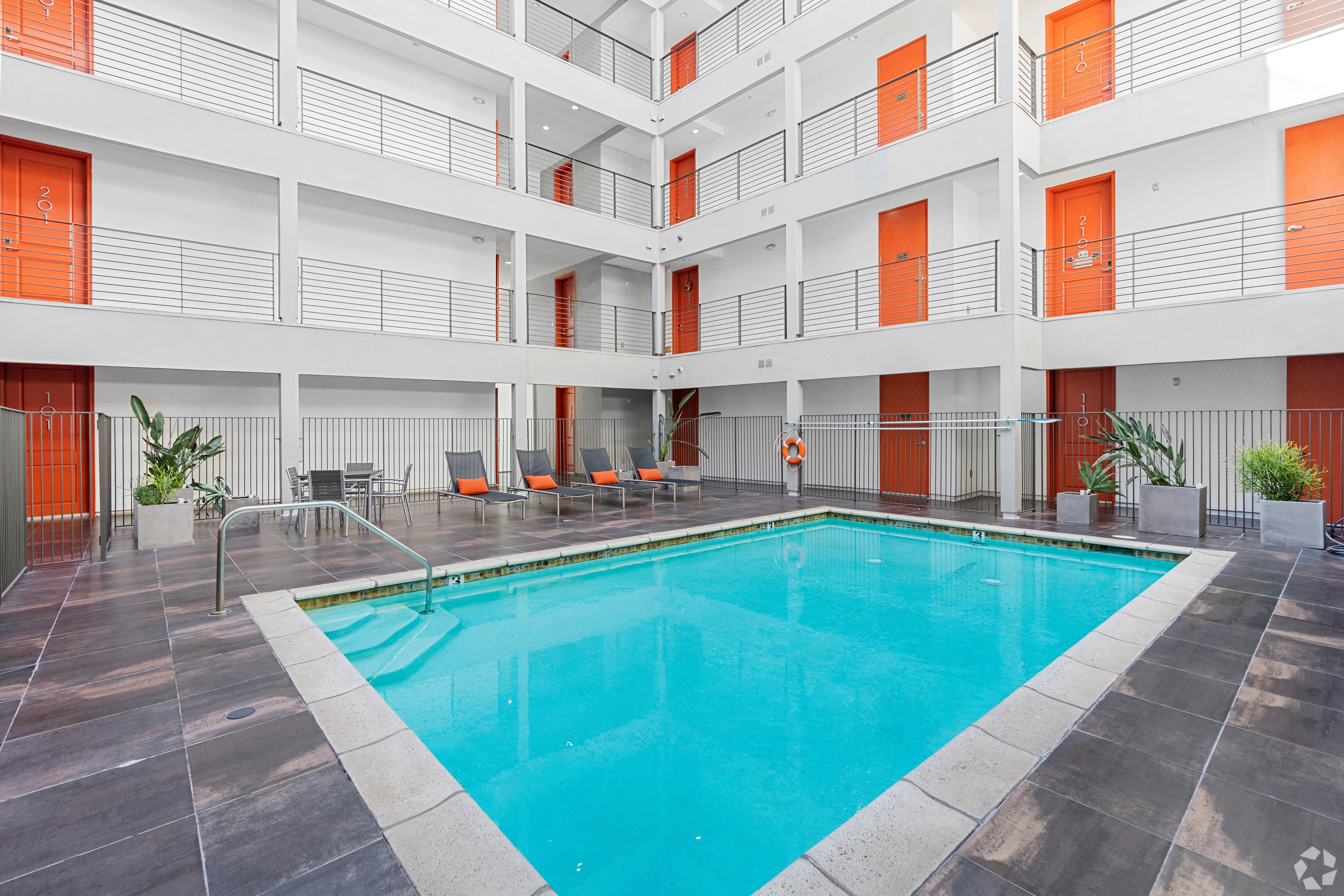 http://cdn.rentcafe.com/dmslivecafe/2/47011/BuildingPhoto (11).jpg